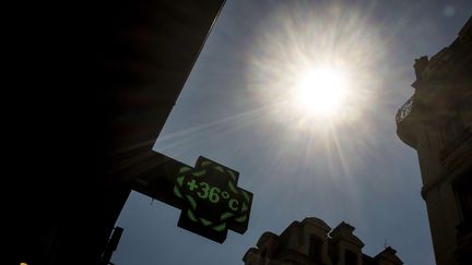 Une pharmacie pendant la canicule de 2018 (illustration). (PHOTO MAXIME JEGAT / MAXPPP)