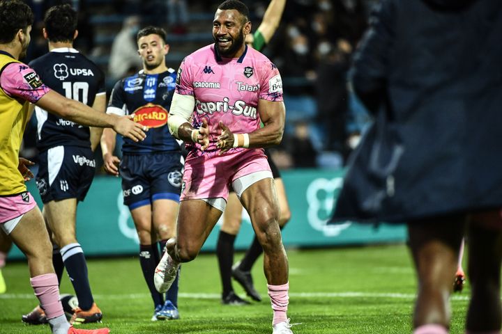 Waisea Vuidravuwalu célèbre son essai pour le Stade Français (THIERRY BRETON / AFP)