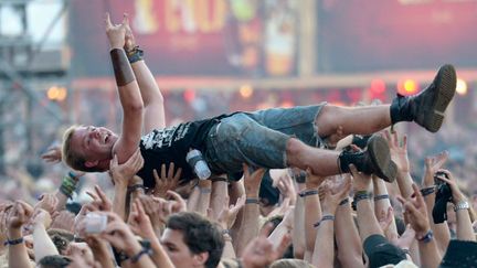  (Sa passion le pousserait à suivre près de 300 concerts par an. © REUTERS/Fabian Bimmer)