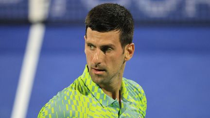 Le Serbe Novak Djokovic lors de la demi-finale du tournoi de Dubaï, face au Russe Daniil Medvedev, le 3 mars 2023. (KARIM SAHIB / AFP)