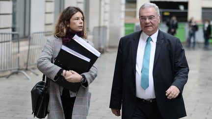 L'avocate Clémence Bectarte et un proche des disparus, Obeida Dabbagh, le 24 octobre 2016 à Paris. (STEPHANE DE SAKUTIN / AFP)