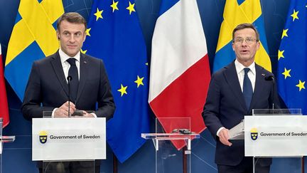 Emmanuel Macron and Swedish Prime Minister Ulf Kristersson at a press conference at the Stochkolm Military Academy, January 30, 2024. (ATILA ALTUNTAS / ANADOLU)