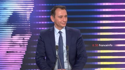 Laurent Jacobelli, porte-parole du Rassemblement national, député de Moselle, était&nbsp;mercredi 10 août l’invité du 8h30 franceinfo.&nbsp; (FRANCEINFO / RADIOFRANCE)