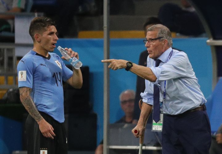 Lucas Torreira et Oscar Tabarez. (CHRISTIAN CHARISIUS / DPA)