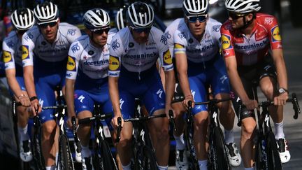 L'équipe Deceuninck - Quick-Step durant un entraînement avant le départ du Tour de France 2020 (MARCO BERTORELLO / AFP)