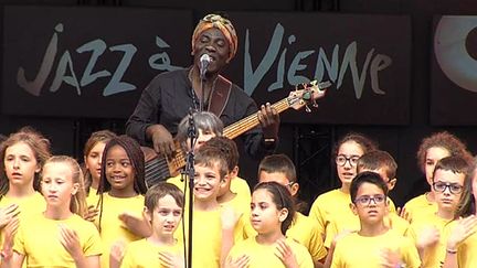 Richard Bona a ouvert la 37e édition du Festival de Jazz à Vienne
 (France 3 / Culturebox)