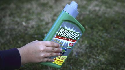 Pesticides : le glyphosate interdit aux particuliers et aux collectivités