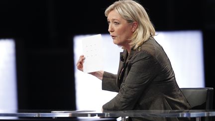 La pr&eacute;sidente du FN, Marine Le Pen, sur le plateau de "Des paroles et des actes", sur France 2, le 11 avril 2012. (THOMAS SAMSON / AFP)