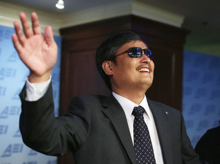 Chen Guangcheng prend la parole lors d'un débat à l'American Enterprise Institute for Public Policy Research (ALEX WONG / GETTY IMAGES NORTH AMERICA / AFP)