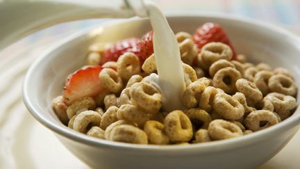 D'après l'étude de Santé publique France, la consommation de céréales au petit-déjeuner joue un rôle dans l'exposition au cadmium, un composé des engrais phosphatés (image d'illustration).&nbsp; (FOODCOLLECTION GESMBH / FOODCOLLECTION / AFP)