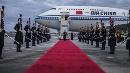 Tapis rouge pour les investissements chinois en France (JEFF PACHOUD / AFP)