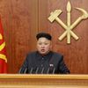 Le dirigeant nord-cor&eacute;en, Kim Jong-un, pr&eacute;sente ses v&oelig;ux, le 1er janvier 2014 &agrave; Pyongyang (Cor&eacute;e du Nord). (AFP PHOTO/KCNA VIA KNS)