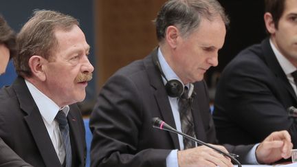 Le pr&eacute;sident &nbsp;dela commission d'enqu&ecirc;te du S&eacute;nat sur l'efficacit&eacute; de lutte contre le dopage, Jean-Francois Humbert (UMP), et Jean-Jacques Lozach (PS), le rapporteur, le 25 avril 2013 au S&eacute;nat. (JACQUES DEMARTHON / AFP)