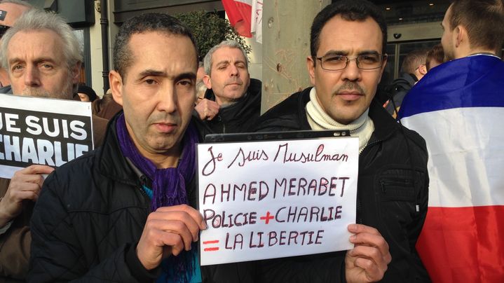 Sadek et Mustapha, place de la R&eacute;publique, &agrave; Paris, le 11 janvier 2015. (ILAN CARO / FRANCETV INFO)