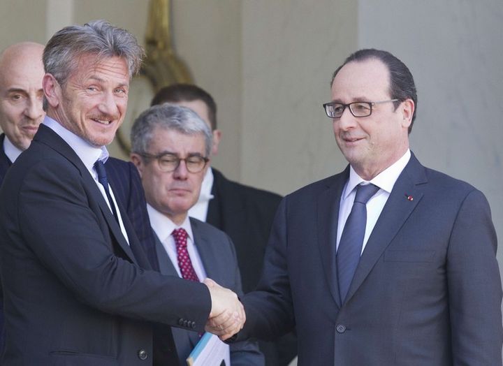 Sean Penn avec François Hollande le 18 février 2015 à l'Elysée
 (Jacques Brinon/AP/SIPA)