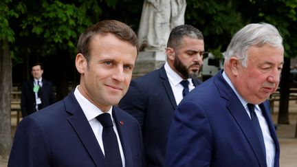 Le président de la République, Emmanuel Macron, et le président du Sénat, Gérard Larcher, le 10&nbsp;mai 2019 à Paris. (PHILIPPE WOJAZER / AFP)