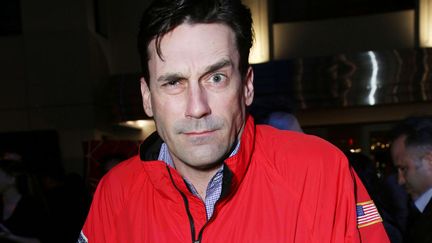 Dans la s&eacute;rie "Mad Men", Jon Hamm est un peu la quintessence de la classe. Dans la vraie vie, c'est tout autre chose... (ALEX J. BERLINER / AP / SIPA)