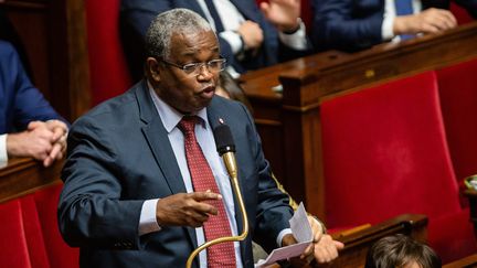 Mansour Kamardine&nbsp;lors des questions au gouvernement à l'Assemblée nationale à Paris, le 26 novembre 2019. (AURELIEN MORISSARD / MAXPPP)