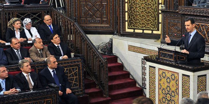 Le président syrien, Bachar el Assad, s'adressant au Parlement à Damas le 3 juin 2012. Comme si de rien n'était. (AFP - Sana)