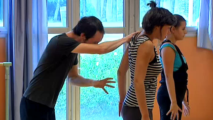 Pour leur premier projet  au CMM de Limoges, les deux chorégraphes Claude Brumachon et Benjamin Lamarche ont choisi de revisiter leur pièce emblématique "Folie" avec des danseurs amateurs
 (France 3 / Culturebox)