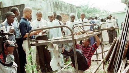 En 2000 déjà, des journalistes et des ONG viennent constater les actes de torture qui existent au Nigeria. (AFP PHOTO / PIUS OTOMI EKPEI)