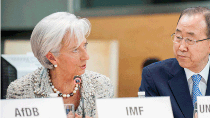 &nbsp; (Christine Lagarde, la dirigeante du FMI et le secrétaire général de l’ONU Ban Ki-moon lors d’une réunion consacrée à la gestion du virus Ebola organisée le 17 avril dernier © maxppp)