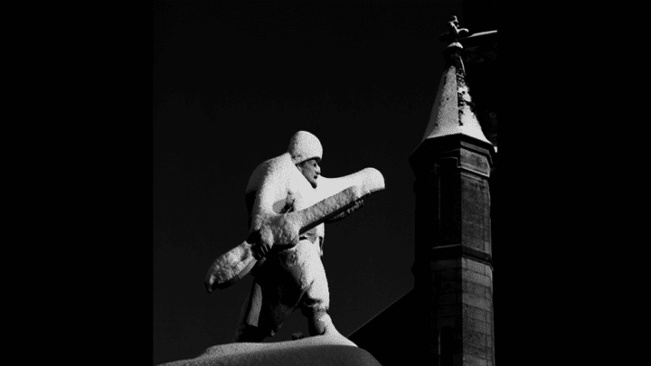 Photo de la statue d'un soldat recouvert de neige à Noroy-le-bourg
 (France3/culturebox)