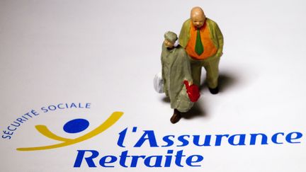 Pour r&eacute;aliser plusieurs milliards d'euros d'&eacute;conomies, le gouvernement pourrait notamment agir sur les pensions de retraite. (JOEL SAGET / AFP)