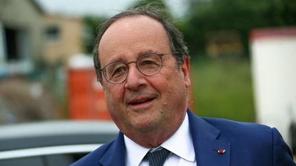 François Hollande à Charpey (Drôme), le 24 mai 2023. (NICOLAS GUYONNET / AFP)