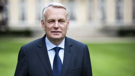 Le Premier ministre, Jean-Marc Ayrault, devant l'H&ocirc;tel Matignon, &agrave; Paris, le 17 mai 2012.&nbsp; (FRED DUFOUR / AFP)