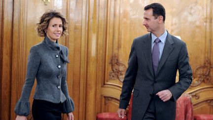 Asma et Bachar Al-Assad lors d'une visite &agrave; Paris, le 9 d&eacute;cembre 2010. (MIGUEL MEDINA / AFP)