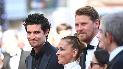 Le regard malicieux de Louis Garrel qui a l'un des rôles principaux du film "L'histoire de ma femme". Il est accompagné de ses partenaires de jeu : Monika Mecs et Gijs Naber ainsi que de la réalisatrice&nbsp;Ildiko Enyedi. (KATE GREEN / GETTY IMAGES EUROPE)