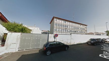 Une altercation physique a opposé un policier de la police aux frontières et un jeune migrant détenu au CRA d’Hendaye.&nbsp; (GOOGLE STREET VIEW)