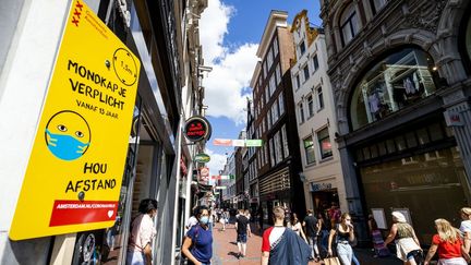 Le quartier de&nbsp;Nieuwendijk, dans le centre d'Amsterdam, le 4 août 2020. (SEM VAN DER WAL / ANP)