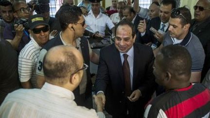 L'ancien chef des armées et homme fort de l'Egypte, le général al-Sissi, vote le 26 mai 2014 à l'élection présidentielle dont il est le favori. (AFP)