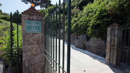 L'entr&eacute;e de La Mandala, villa situ&eacute;e &agrave; Saint-Tropez (Var) achet&eacute;e par Bernard Tapie pour 48 millions d'euros. Elle fait partie des biens saisis par la justice, mercredi 10 juillet 2013.&nbsp; (JEAN CHRISTOPHE MAGNENET / AFP)