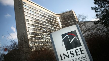 Selon l'institut national de la statistique et des &eacute;tudes &eacute;conomiques, la dette a augment&eacute; de 3,3% du PIB au premier trimestre 2012. (LOIC VENANCE / AFP)