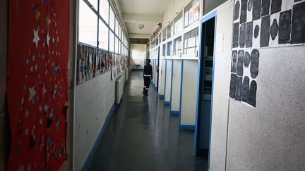 Selon une &eacute;tude, pr&egrave;s d'un directeur d'&eacute;cole sur deux a &eacute;t&eacute; victime d'agressions lors de l'ann&eacute;e scolaire 2012-2013. (MICHEL CLEMENTZ / MAXPPP)