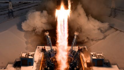 Lancement du satellite Météor depuis le&nbsp;site de Vostochny (Russie), le 28 novembre 2017. (KIRILL KUDRYAVTSEV / AFP)