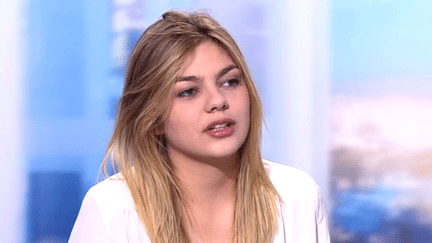 Louane Emera offre un hymne à la jeunesse
 (Culturebox)