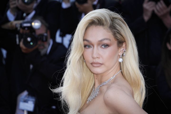 Model Gigi Hadid was the talk of the town again on the red carpet with her blonde style "Barbie", acclaimed by the women's press.  (DANIELE CIFALA / NURPHOTO)