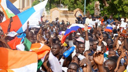 Des partisans des militaires putschistes manifestent à Niamey (Niger), le 30 juillet 2023. (BALIMA BOUREIMA / AFP)