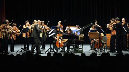 L'European Union Baroque Orchestra, ci-contre en représentation avec des violonistes italiens&nbsp;le 13 octobre 2011 à&nbsp;Budapest. (LASZLO BELICZAY / MTI)