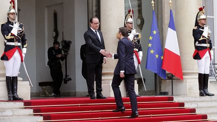 Emmanuel Macron arrivant à l'Elysée, le jour de la passation de pouvoir avec François Hollande, le 14 mai 2017. (GETTY IMAGES)