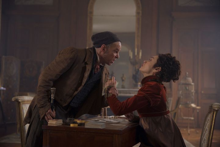 Denis Lavant et Olga Kurylenko dans "L'Empereur de Paris" de Jean-François Richet
 (Roger Arpajou / Mandarin Production / Gaumont )