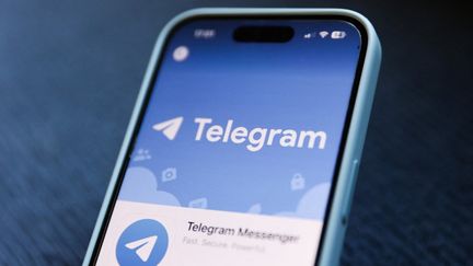 Une interface de l'application de messagerie instantanée Telegram. (JAKUB PORZYCKI / AFP)