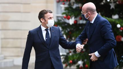 Parmi les rencontres ces derniers jours du président de la République : Charles Michel, le président du Conseil européen, reçu à l'Elysée le 17 décembre 2020 (MARTIN BUREAU / POOL)