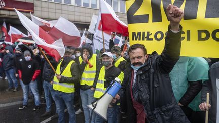 Des agriculteurs manifestent contre un projet de loi sur bien-être animal, en Pologne à Varsovie le 13 octobre 2020 . (WOJTEK RADWANSKI / AFP)