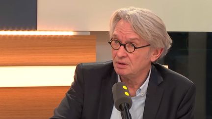 Le secrétaire général de Force ouvrière, Jean-Claude Mailly, sur le plateau de franceinfo. (RADIO FRANCE)