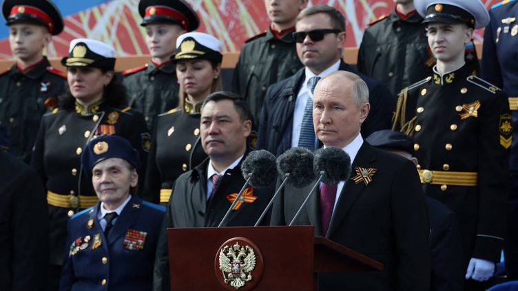 Le président russe, Vladimir Poutine, prononce un discours sur la place Rouge, à Moscou, le 9 mai 2023. (GAVRIIL GRIGOROV / SPUTNIK / AFP)